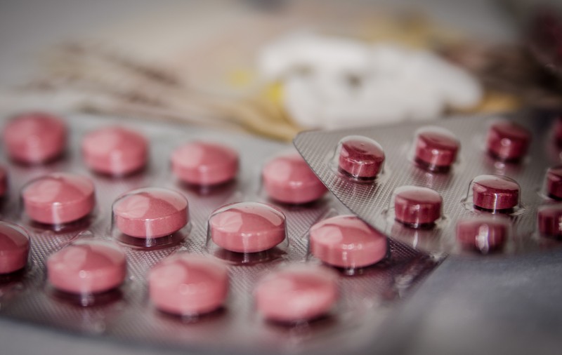 Proiect USR privind poluarea farmaceutică, depus în Parlament. Pe ambalaje va apărea mesajul: "Returnaţi medicamentele expirate în farmacii"
