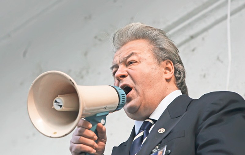 Corneliu Vadim Tudor îl apără pe Gigi Becali, achitat în 'Dosarul Valiza'. Se împăcă din nou? EXCLUSIV