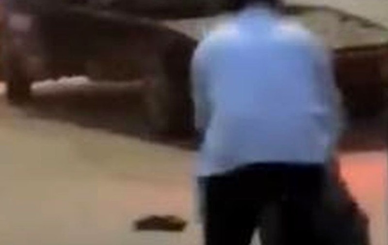 Un bărbat a fost prins în timp ce pipăia o femeie în Ploiești. Ar mai fi agresat sexual două tinere