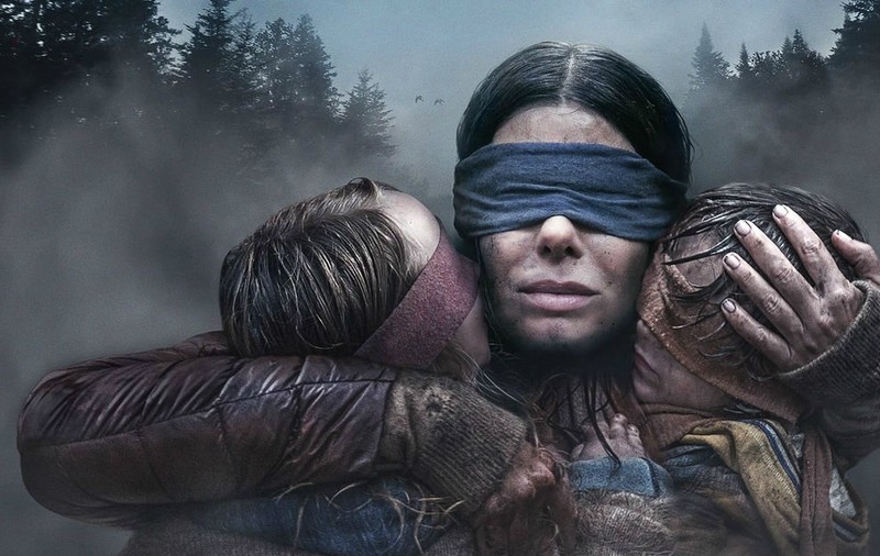 Cronică de film: "Bird Box", thrillerul care îi face pe șoferi să conducă legați la ochi