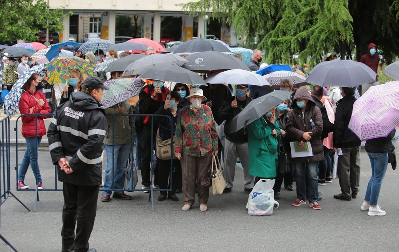 Coadă de zeci de metri la Sala Palatului, la a doua ediție a maratonului Vaccinării București