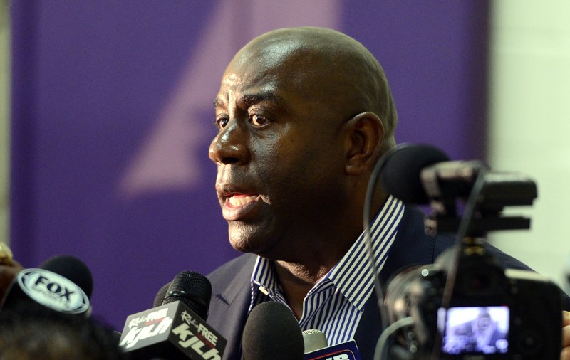 Magic Johnson și-a dat demisia de la Los Angeles Lakers. ”Îmi vine să plâng”