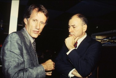 James Woods (stânga) și Alan Arkin, la Festivalul de Film de la Toronto 1985. Actorii au jucat împreună în filmul canadian Joshua Then and Now