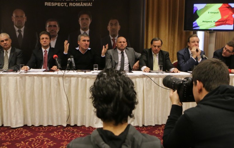 Ce mișcare a făcut Gică Popescu! L-a dat la spate pe Mircea Sandu și i-a luat în brațe pe doi rivali de-ai ”Nașului”