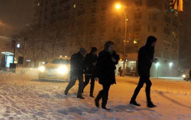 Ninsori, ploi şi vânt puternic în cea mai mare parte a ţării