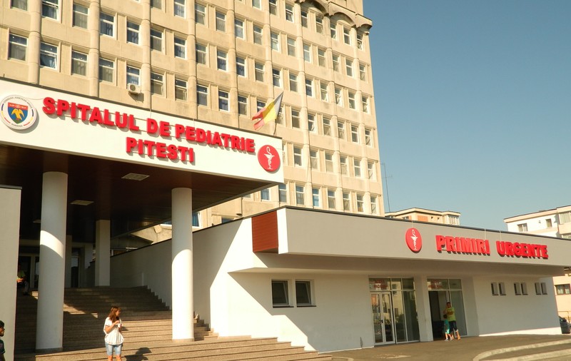 UPDATE / Coletul suspect găsit lângă Spitalul de Pediatrie din Piteşti nu avea un conținut periculos