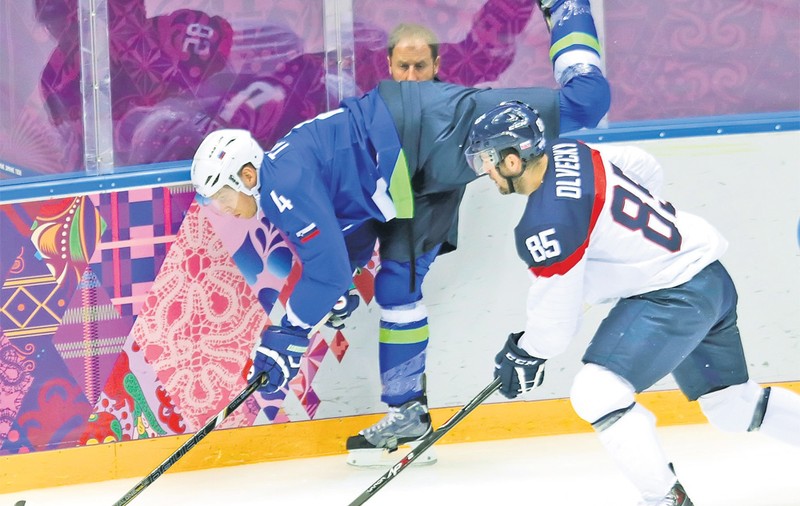 Uite că se poate! Slovenii - 148 hocheişti şi şapte arene, au câştigat la JO contra Slovaciei