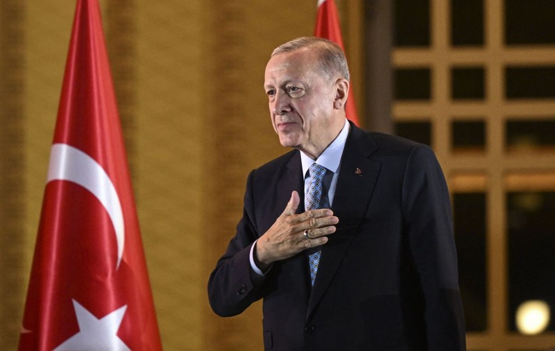 Încă cinci ani cu Erdogan. Ce înseamnă asta pentru Turcia polarizată și suferindă economic, pentru Europa și războiul de lângă noi