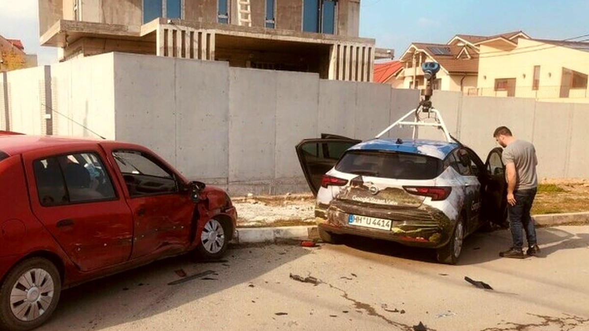 O mașină Google Street View a fost implicată într-un accident în România, în localitatea Ovidiu din județul Constanta. Foto: CT.100.ro