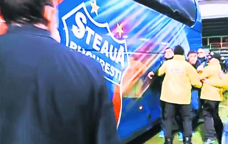 Oficialii de la Steaua şi cei de la Chiajna au fost la un pas de încăierare la finalul meciului