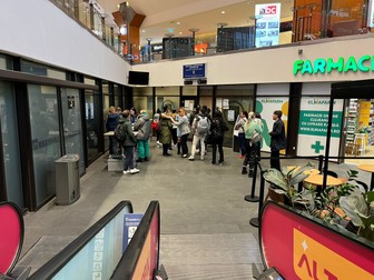 Coada încă scurtă în fața ghișeului din Iulius Mall