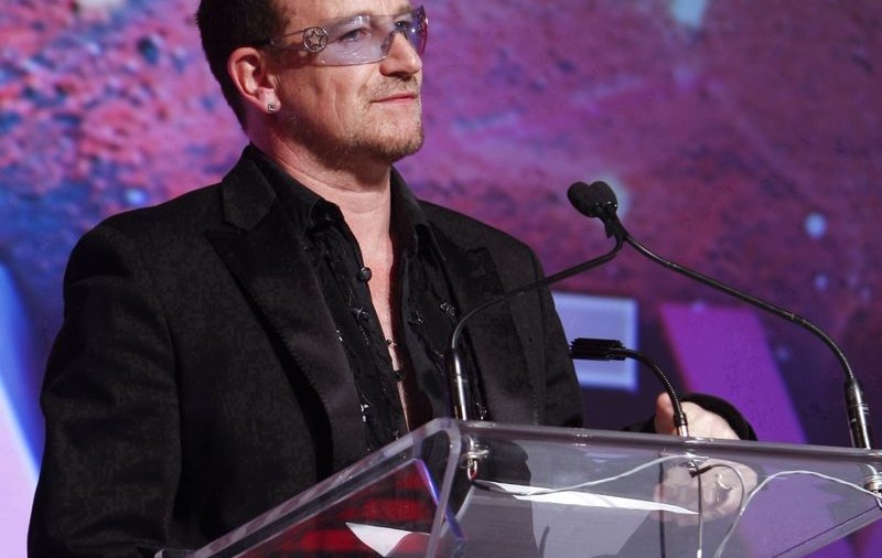 Bono luptă împotriva pirateriei muzicale