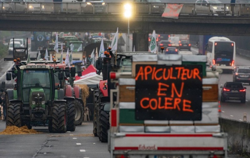 Două mari sindicate franceze din agricultură cer suspendarea protestelor, după mai multe promisiuni din partea guvernului Attal
