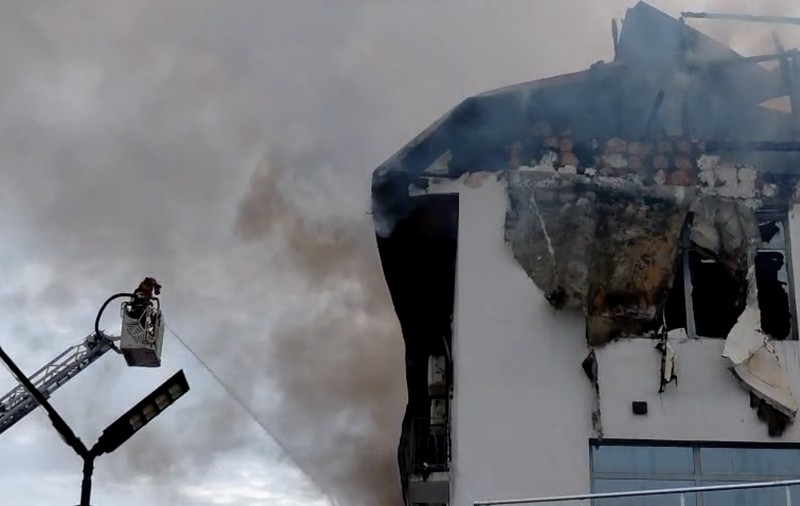 Două tinere din Nepal au murit carbonizate în incendiul de la hotelul din Tătărani, Prahova. Ce făceau și care a fost cauza focului