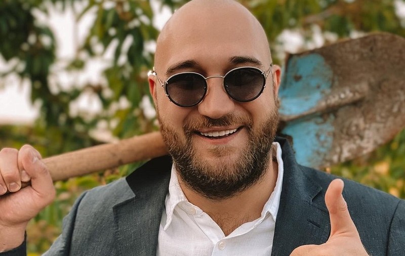 Actorul Ruslan Hanumak, prieten al președintelui Volodimir Zelenski, a părăsit Ucraina și se află în SUA: „Prefer să fiu trădător, dar să stau cu fiul meu”