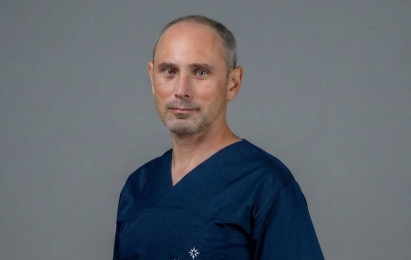 Operația pe creier cu pacientul treaz: de ce este cea mai sigură metodă pentru tumorile din zone critice. Interviu cu dr. Mihai Crăciun, medic primar neurochirurg