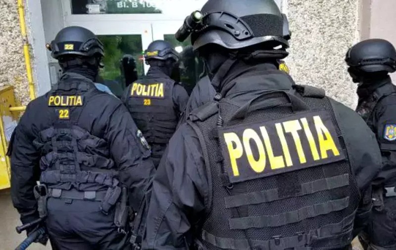 Fiul interlopului prahovean Austrianu, reţinut într-un dosar de camătă, înşelăciune şi conducere cu permisul suspendat