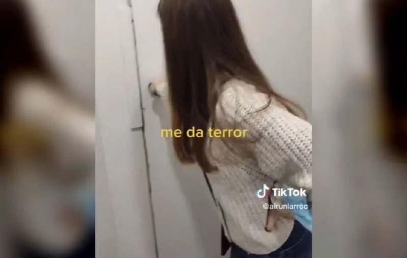 Două tinere din Spania au închiriat un apartament în București și au filmat ce au găsit în casă: „Ce naiba? Înfricoșător!”