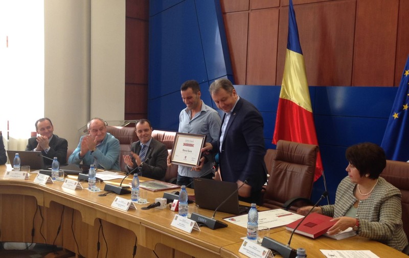 Maratonistul Tibi Ușeriu, recompensat de autoritățile locale cu 25.000 de lei