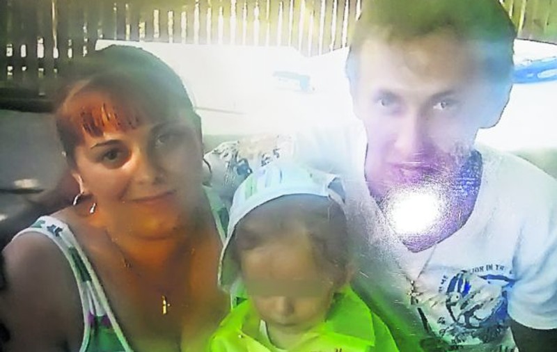 «Copilul zăcea mort, iar tatăl mai horcăia» | Imagini de groază în casa celui care şi-a decapitat băieţelul cu drujba şi apoi s-a sinucis