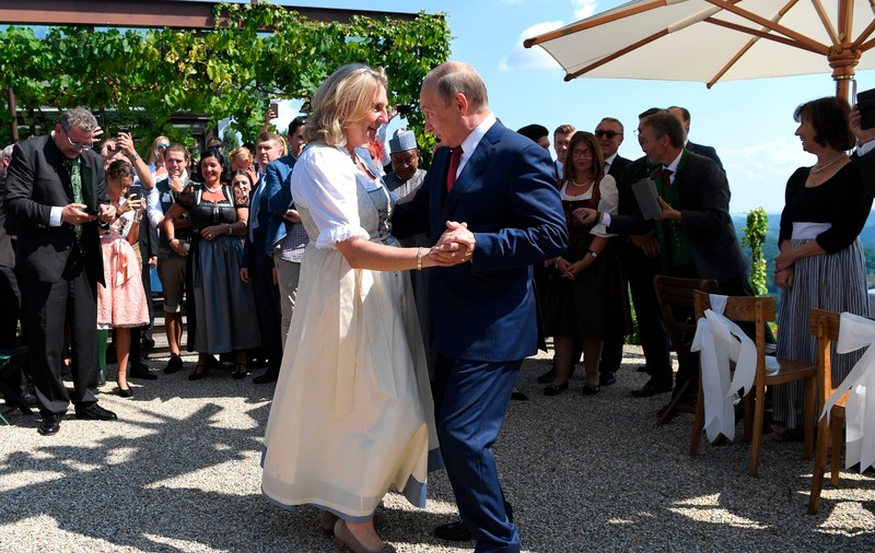 Fosta ministră austriacă de externe Karin Kneissl, care a dansat cu Putin la nunta ei: „Tigrii siberieni sunt mai sinceri decât politicienii de la Viena”