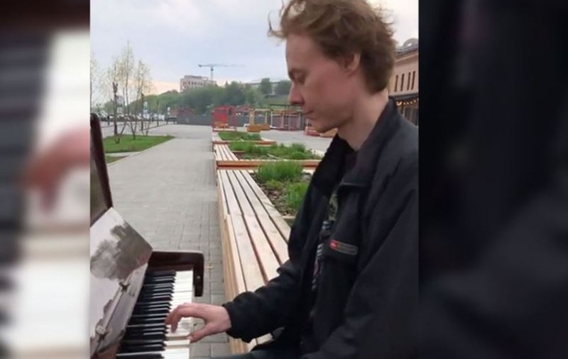 Un pianist din Siberia, încarcerat pentru „propagandă nazistă” după ce a cântat imnul Ucrainei în public