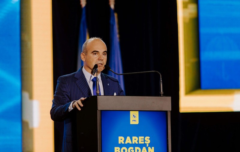 Rareș Bogdan, atac dur la UDMR: “Să exerseze în fiecare dimineață art. 1 din Constituție privind statul național, unitar”. Mesaj și pentru liderii USR-PLUS
