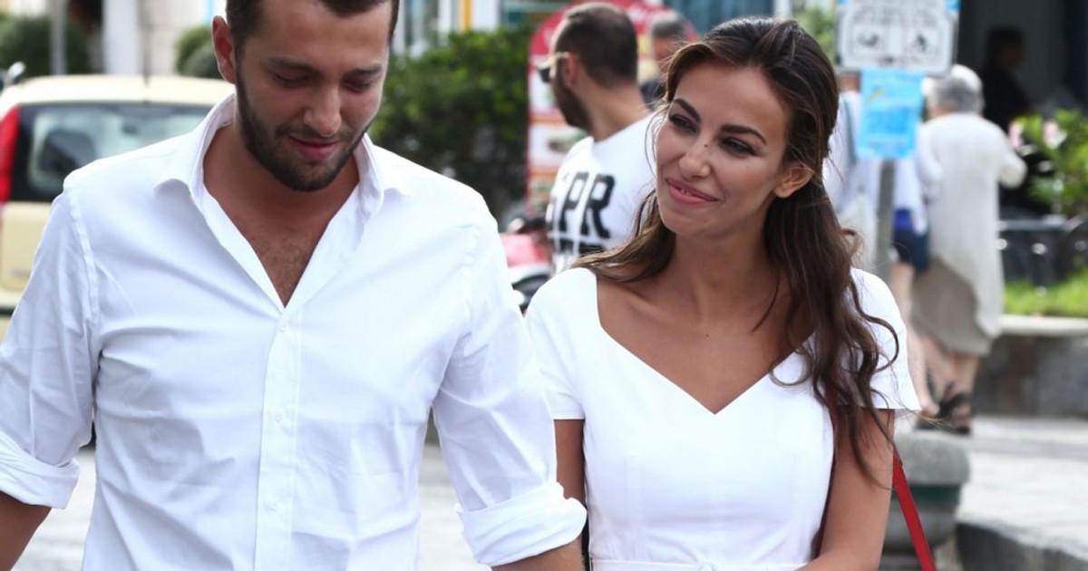 Mădălina Ghenea, gesturi tandre cu iubitul pe covorul roșu. Au dat frâu liber pasiunii | FOTO