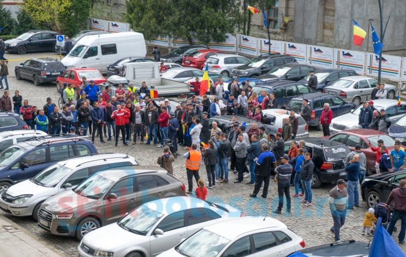 Protest al șoferilor în Botoșani, față de starea proastă a drumurilor. „Vrem autostradă! Vrem drumuri bune!” / VIDEO