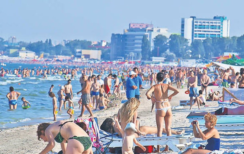 Zeci de mii de români au fost de Rusalii pe litoral. Află cât cheltuiește un român, în weekend, la mare!