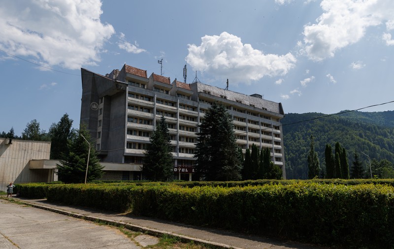 Se închide ultimul hotel din stațiunea Voineasa, „perla turismului românesc”. Cine anunță apocalipsa