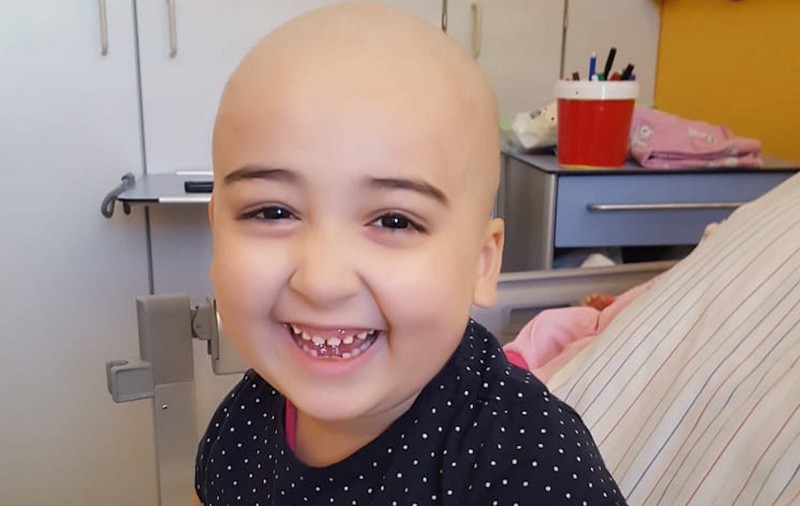 O bunică română își crește singură nepoțica de 5 ani bolnavă de leucemie, în Germania. Aurelia nu și-a cunoscut niciodată mama