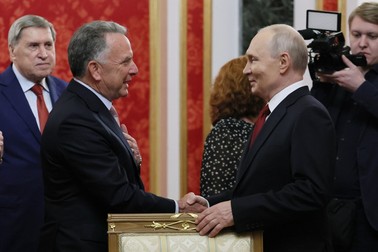 Vladimir Putin dâ mâna cu Steve Witkoff Foto: Profimedia