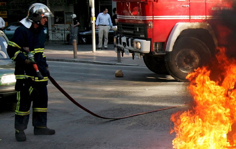 Un bărbat a luat foc, în timp ce făcea plinul la maşină