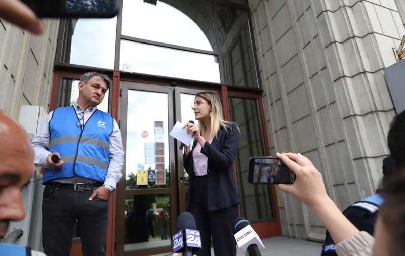 Diana Buzoianu i-a luat tare pe sindicaliștii din fața Ministerului Mediului: „Nu se mai poate cu pile și corupție! Șefii voștri v-au blocat contractele!”