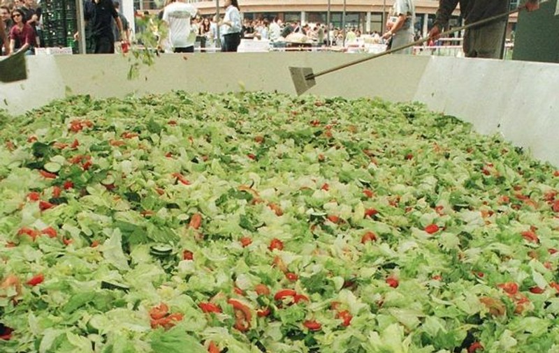 România vrea să intre în Guinness World Records cu cea mai mare salată din lume