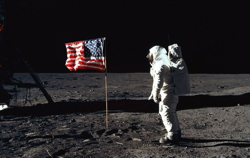 Toţi pe lună cu Google Moon