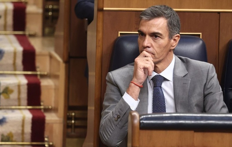 Prim-ministrul spaniol Pedro Sanchez participă la o sesiune plenară a Congresului Deputaților. Sursă foto: Hepta.