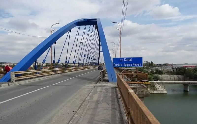 Un tânăr a murit după ce a sărit în apă de pe podul de la Murfatlar, încercând să facă o filmare