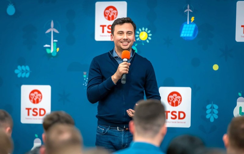 Preşedintele Institutului Naţional de Administraţie, după cheful cu manele al TSD: „Nimic extraordinar, nici imoral, nu s-au auzit înjurături”