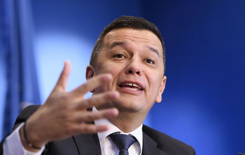 Sorin Grindeanu i-a transmis lui Dragoş Pîslaru „să citească mai bine” înainte să spună că anumite autostrăzi nu vor fi terminate