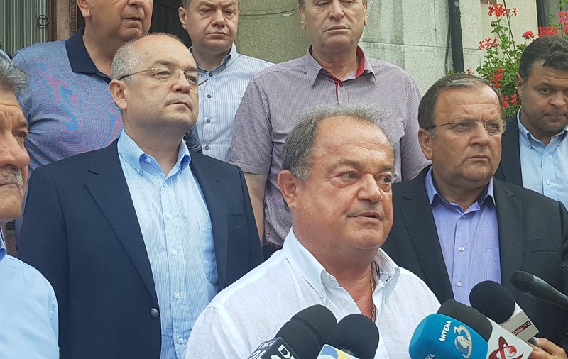 Flutur dă semnalul schimbării în PNL: ”Se impune urgent o întâlnire cu întregul partid, liberalii au obligația să dea semnalul coagulării dreptei”