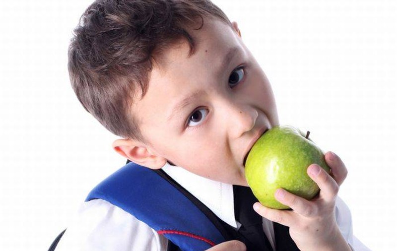 FRUCTE ÎN ȘCOLI. Elevii vor mânca mere de peste 14 milioane de euro
