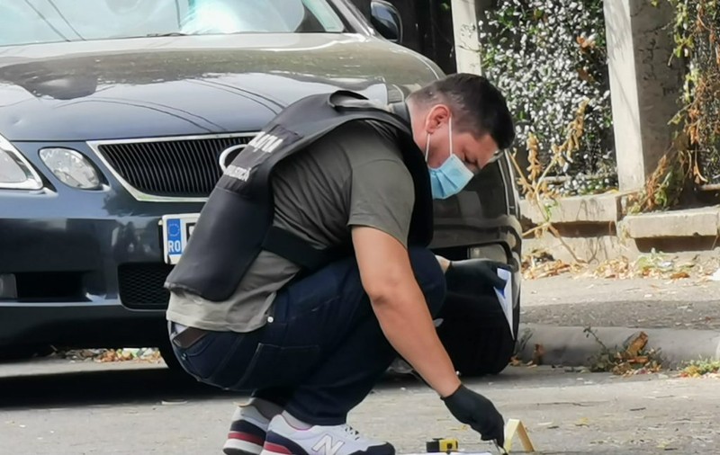 Pistolarul care a împușcat doi elevi în fața unui liceu din Ploieşti este cercetat sub control judiciar