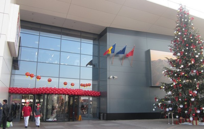 Zeci de comercianți de la Dragonul Roșu, amendați de ANPC cu 274.000 de lei. Ce probleme s-au găsit