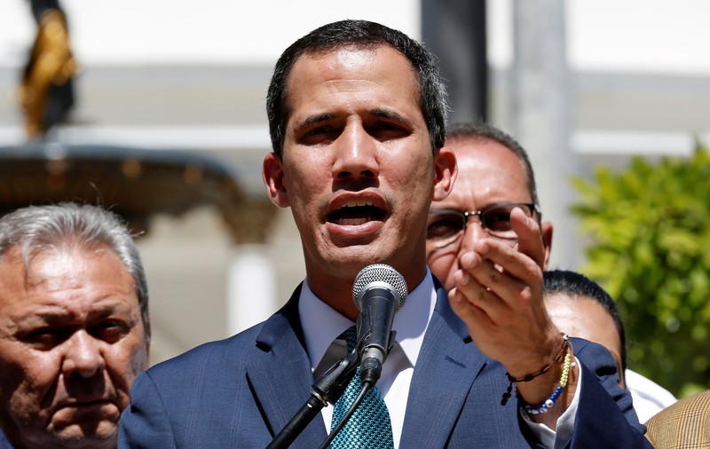 Juan Guaido acuză militarii că ar intenţiona "să fure" ajutorul umanitar destinat Venezuelei