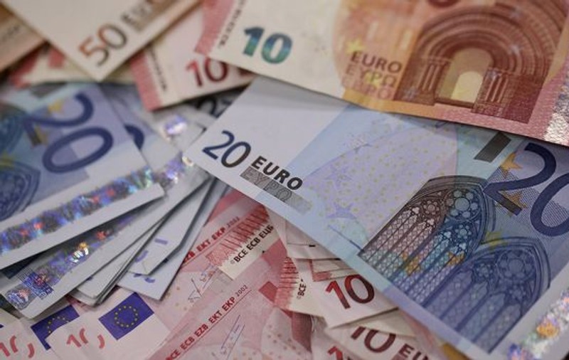 Pe ce loc se află România în topul sumelor de bani trimise în țară