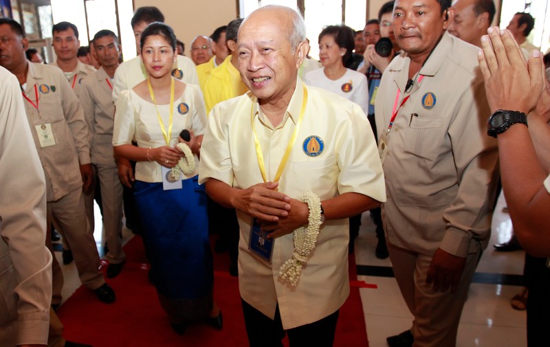 Prinţul Norodom Ranariddh al Cambodgiei a fost implicat într-un accident rutier. Soția sa a decedat