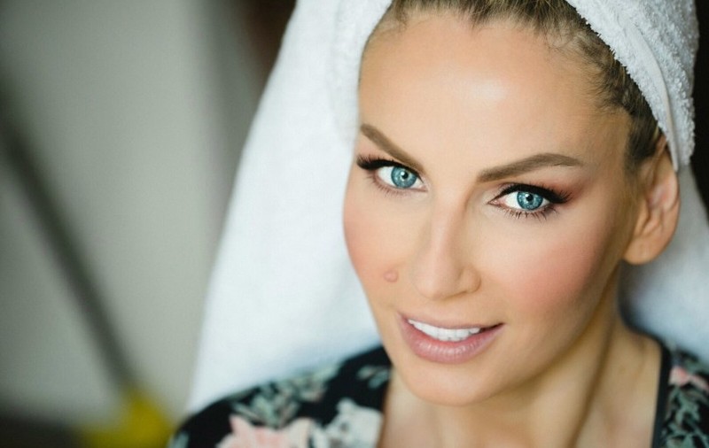 Andreea Bănică a purtat o ținută spectaculoasă la Bravo, ai stil! Fanii nu s-au abținut când i-au văzut decolteul. “Cred că soțul tău…”