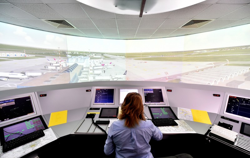 Ce joburi îți poți găsi la aeroporturi. Care este profesia plătită mai bine decât cea de pilot?